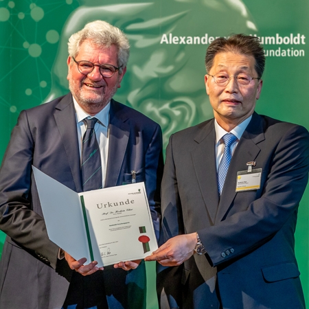 Humboldt Research Award ceremony for Prof. Kookrin Char with IKZ as host institute