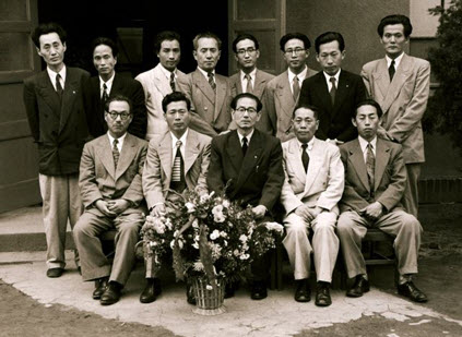 Group photo of the College of Fine Arts professors commemorating the 5th Art Exhibition in 1959. Many of these professors, such as KIM Chong Yung, KIM Se-jung, Thomas CHANG and KIM Heung-Soo, were eminent pioneers of contemporary Korean art.