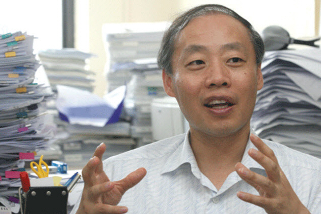 Professor HONG Yun-Chul