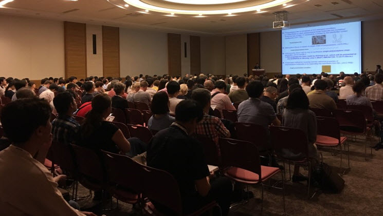Professor Park Yung Woo is giving a presentation at ICSM 2018